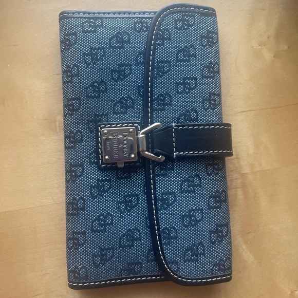 Dooney & Bourke Denim Logo Contentital Wallet - Picture 11 of 13